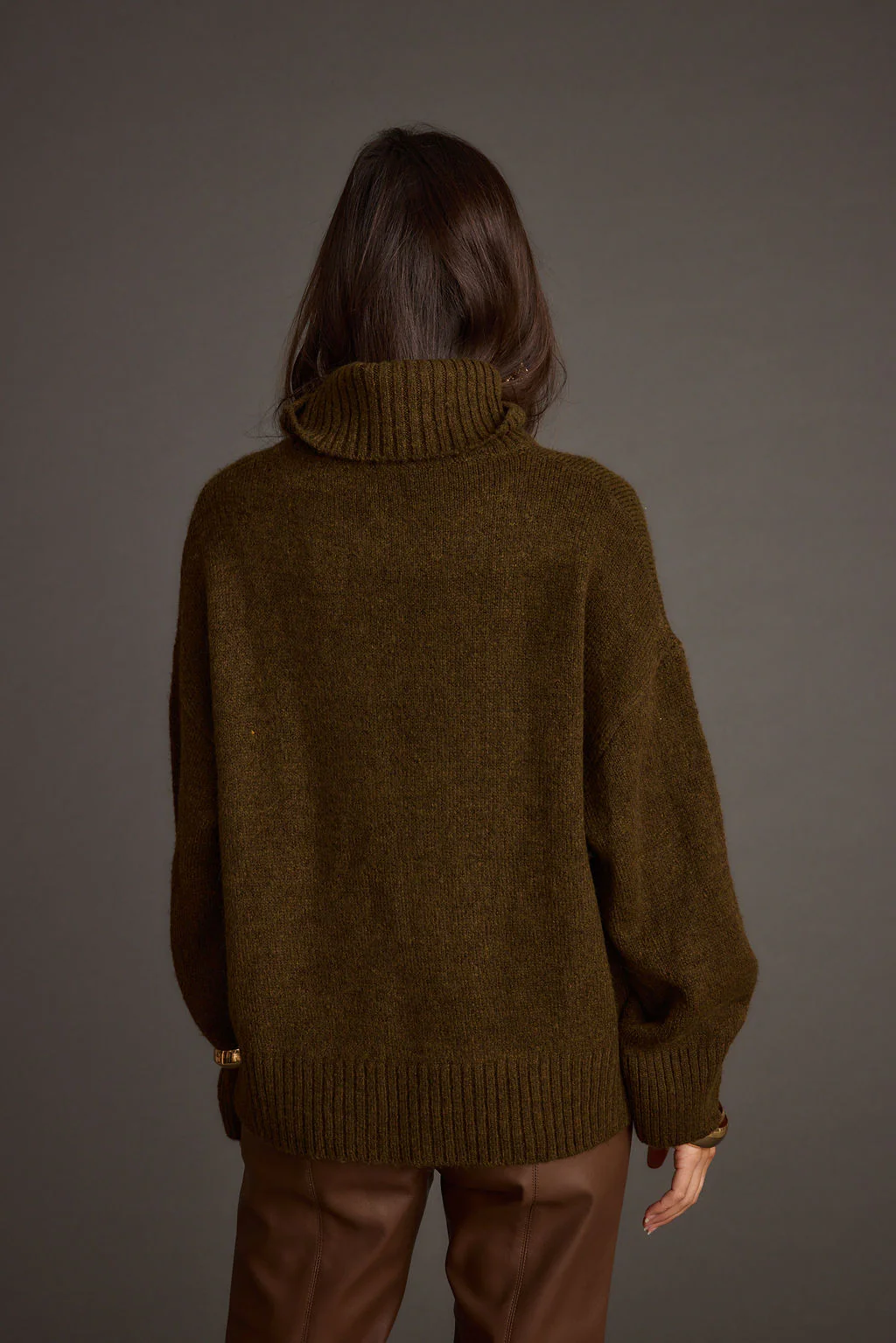 Cedar Oversized Sweater Turtleneck - Image 2
