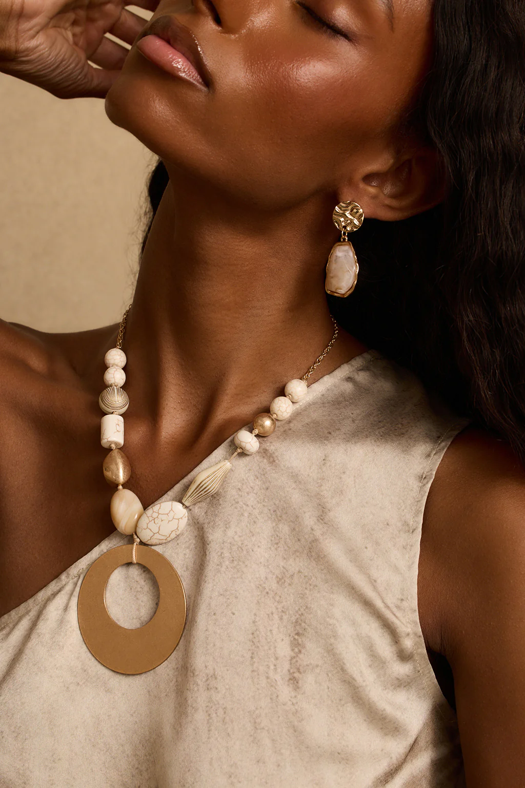 Coral Gold Beaded Necklace - Image 3