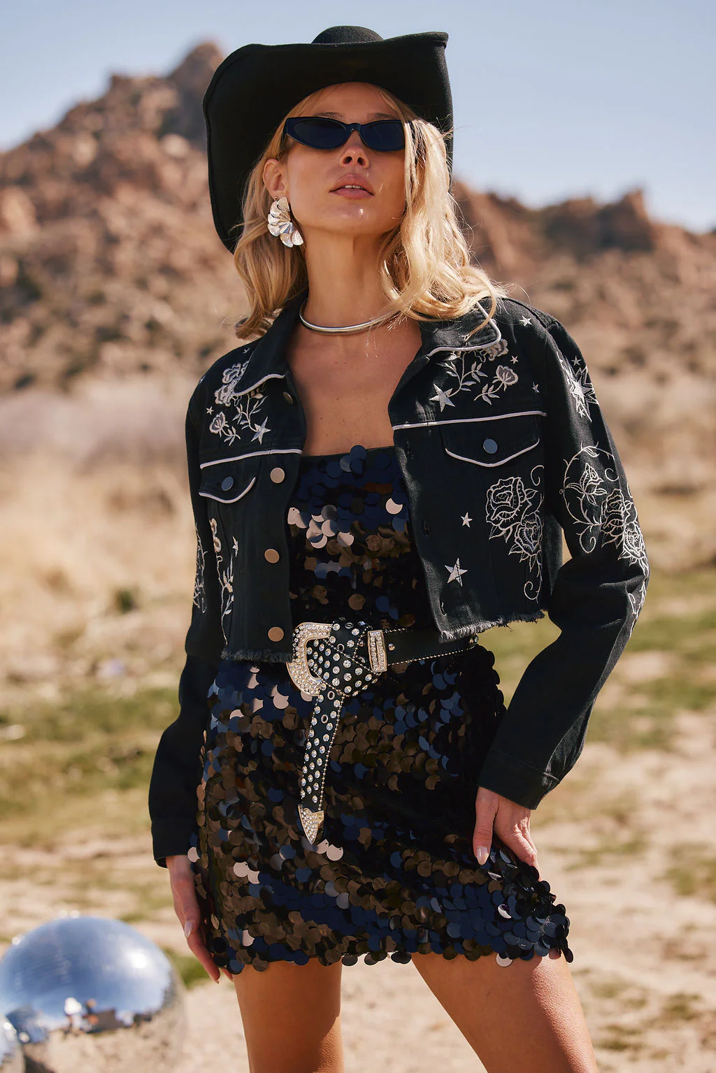 Gracelyn Black Embroidered Cropped Jacket - Image 4