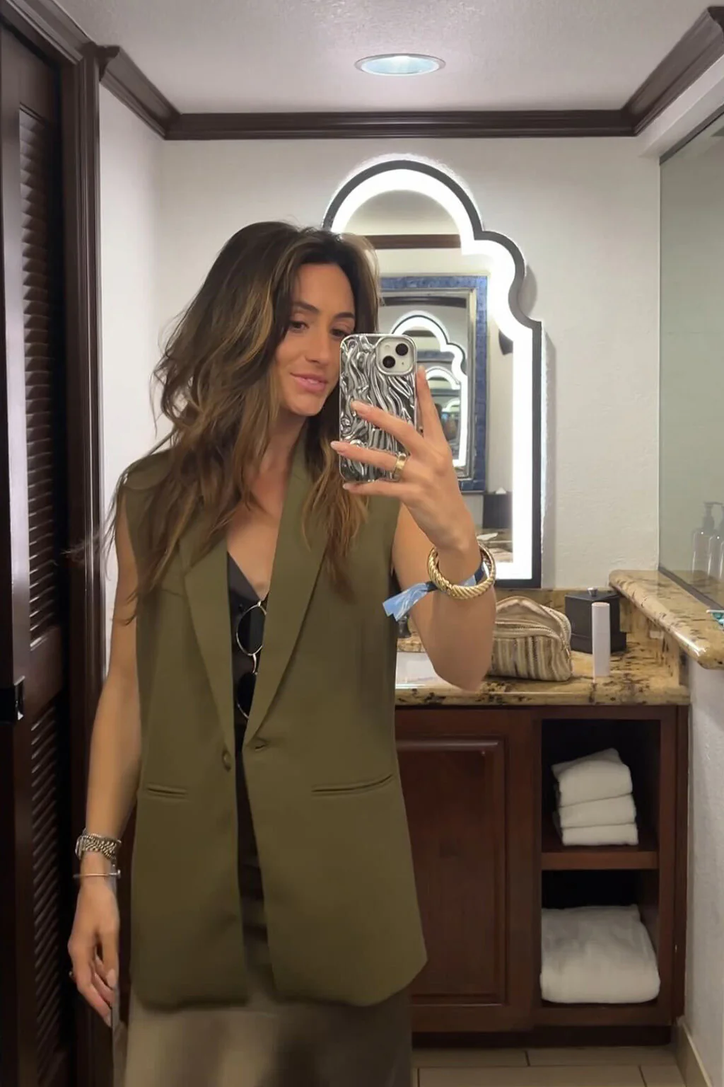Marlowe Olive Sleeveless Blazer - Image 2